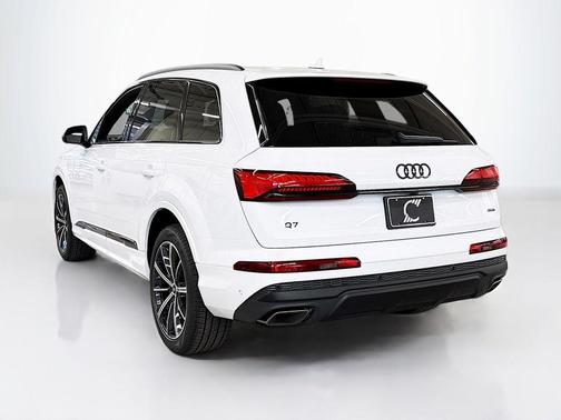 2025 Audi Q7 45 Premium Plus
