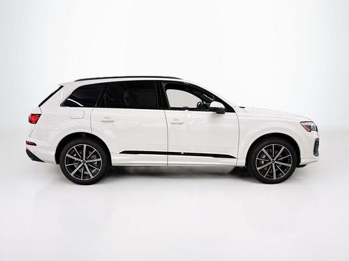 2025 Audi Q7 45 Premium Plus
