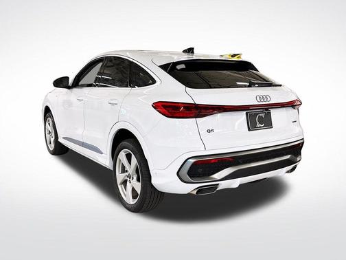 Glacier White Metallic 2026 Audi Q5 PLUS