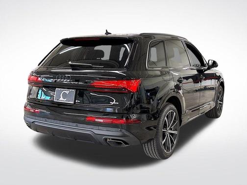 2025 Audi Q7 45 Premium Plus