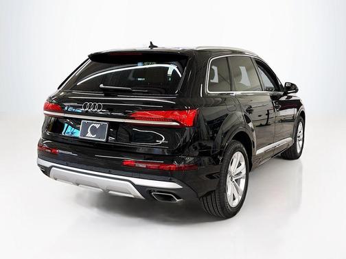 2025 Audi Q7 45 Premium Plus