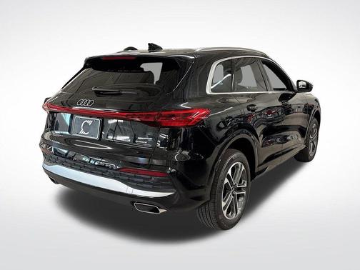 Mythos Black Metallic 2026 Audi Q5
