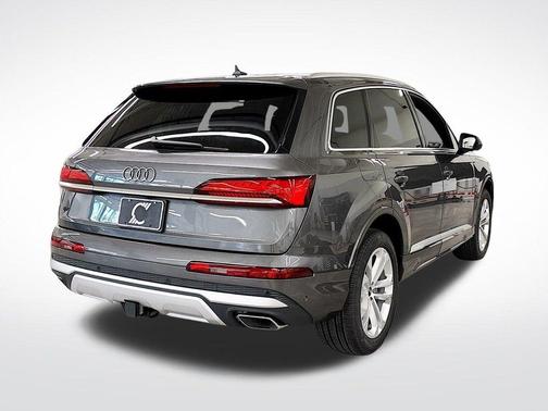 2025 Audi Q7 45 Premium Plus