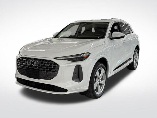 Glacier White Metallic 2026 Audi Q5 PLUS