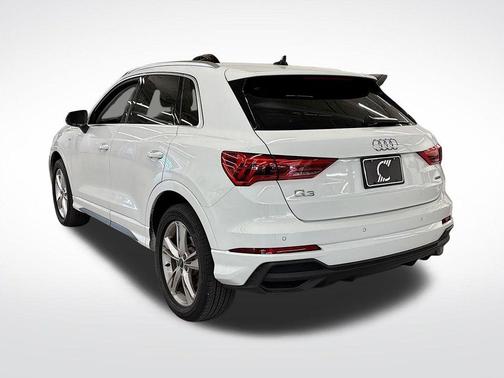 Glacier White Metallic 2024 Audi Q3 45 S line Premium