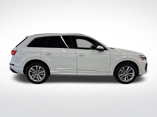 2025 Audi Q7 45 Premium Plus