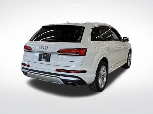 2025 Audi Q7 45 Premium Plus