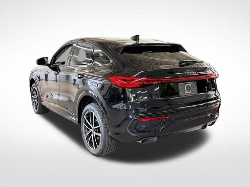 Mythos Black Metallic 2026 Audi Q5 Sportback PLUS