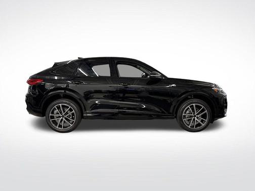 Mythos Black Metallic 2026 Audi Q5 Sportback PLUS
