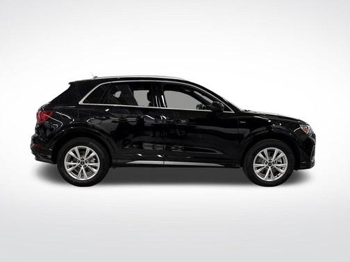 Mythos Black Metallic 2025 Audi Q3 45 S line Premium