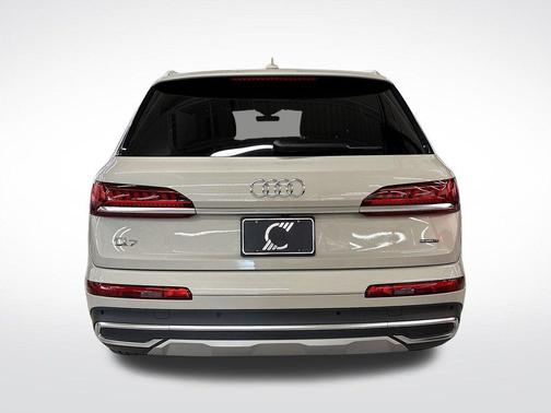2023 Audi Q7 45 Premium