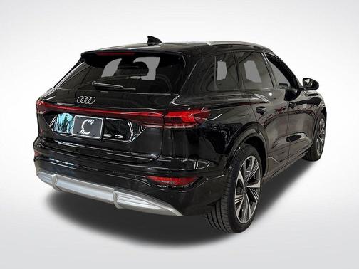 2025 Audi SQ6 e-tron Premium