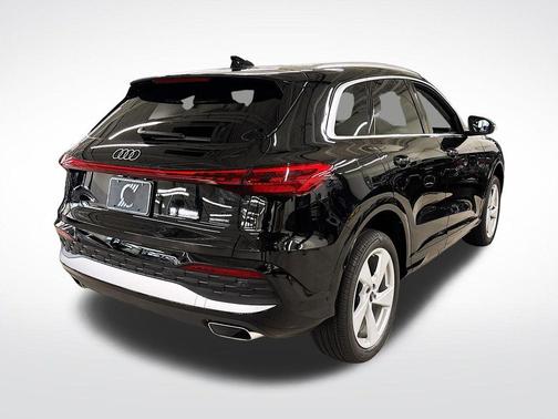 Mythos Black Metallic 2026 Audi Q5 PLUS