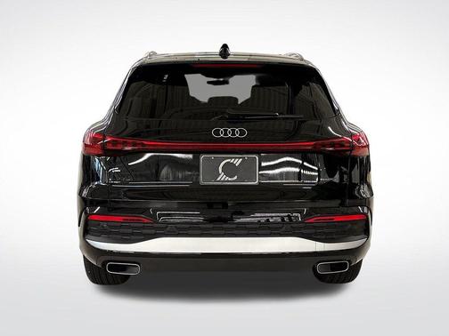 Mythos Black Metallic 2026 Audi Q5 PLUS