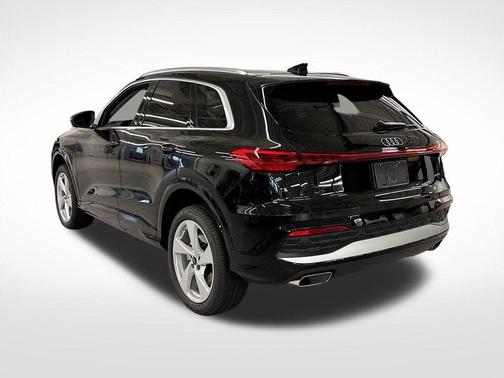 Mythos Black Metallic 2026 Audi Q5 PLUS