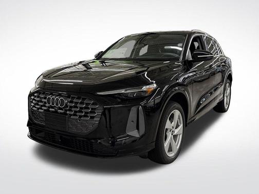 Mythos Black Metallic 2026 Audi Q5 PLUS