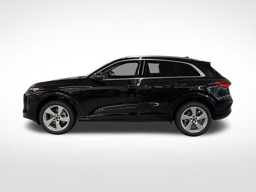 Mythos Black Metallic 2026 Audi Q5 PLUS
