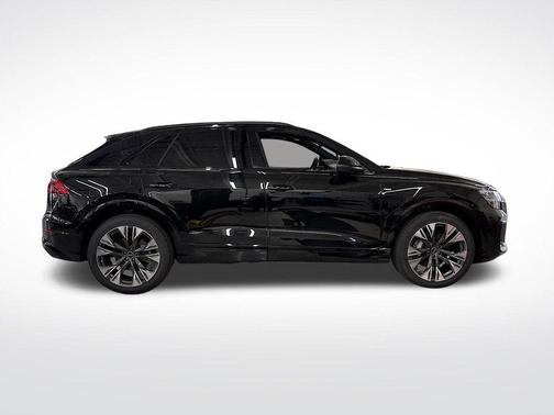2025 Audi Q8 55 Premium