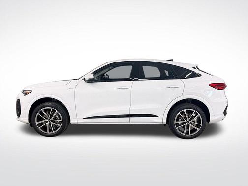 Glacier White Metallic 2026 Audi Q5 PLUS