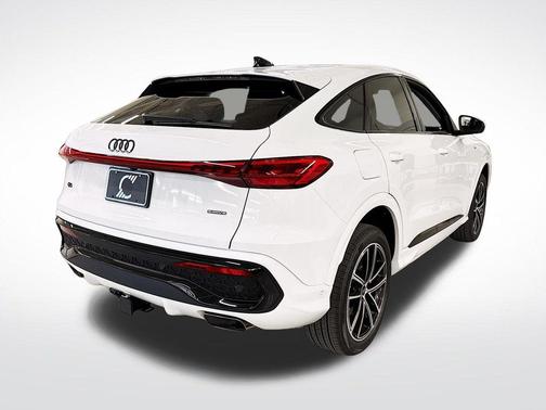 Glacier White Metallic 2026 Audi Q5 PLUS