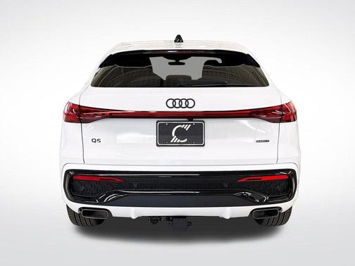 Glacier White Metallic 2026 Audi Q5 PLUS