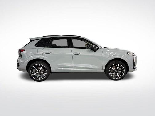 Arrow Gray Pearl 2026 Audi Q3 S line