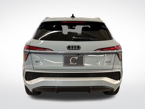 Arrow Gray Pearl 2026 Audi Q3 S line