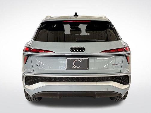 Arrow Gray Pearl 2026 Audi Q3 S line