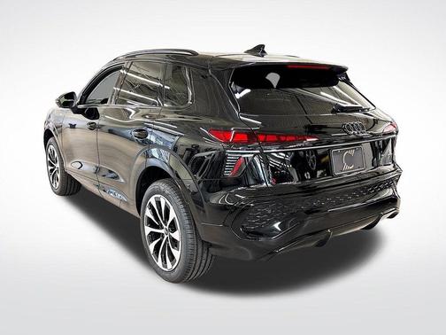 Mythos Black Metallic 2026 Audi Q3 S line