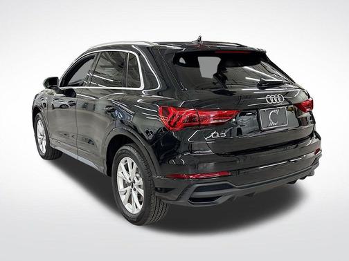 Mythos Black Metallic 2025 Audi Q3 45 S line Premium