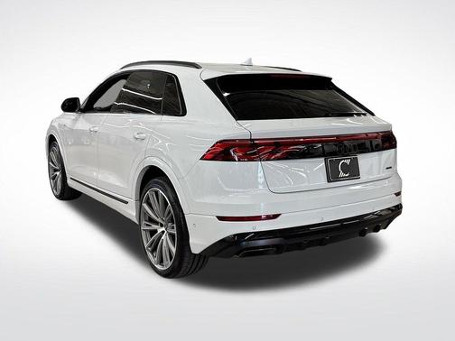 Glacier White Metallic 2026 Audi Q8