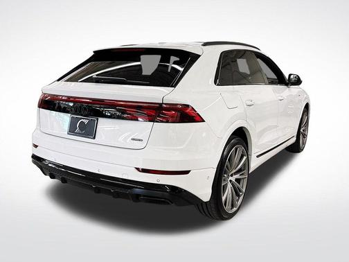 Glacier White Metallic 2026 Audi Q8