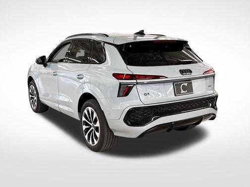 Arrow Gray Pearl 2026 Audi Q3 S line