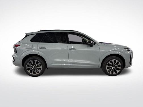 Arrow Gray Pearl 2026 Audi Q3 S line