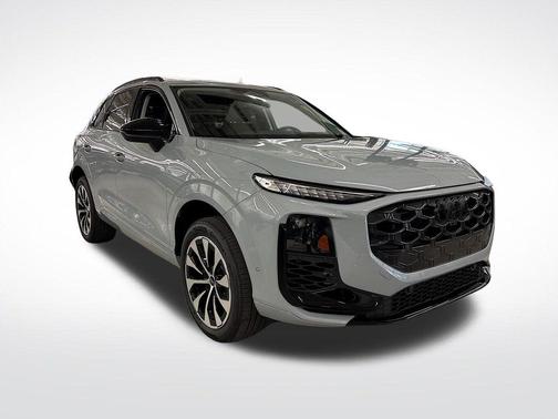 Arrow Gray Pearl 2026 Audi Q3 S line
