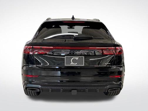 Mythos Black Metallic 2026 Audi Q8