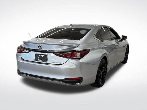 2024 Lexus ES 300h F SPORT Handling
