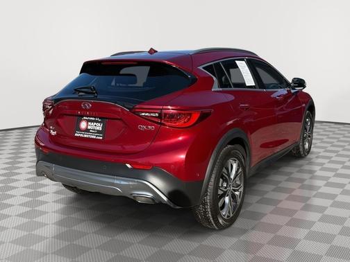 2017 INFINITI QX30 Premium