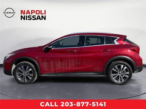 2017 INFINITI QX30 Premium