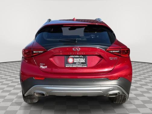 2017 INFINITI QX30 Premium