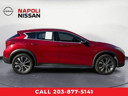 2017 INFINITI QX30 Premium