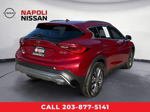 2017 INFINITI QX30 Premium
