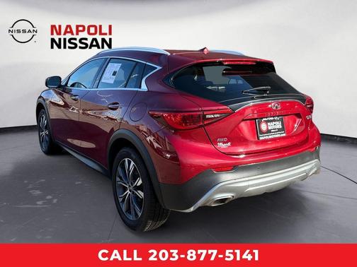 2017 INFINITI QX30 Premium