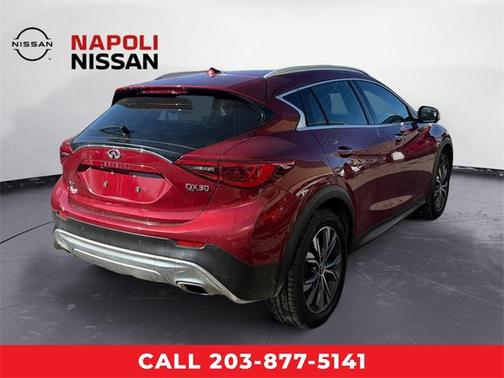 2017 INFINITI QX30 Premium