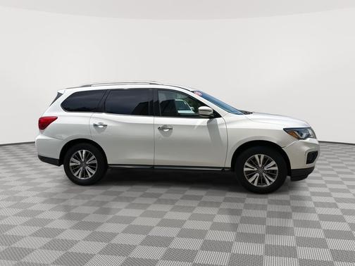 Glacier White 2018 Nissan Pathfinder SV