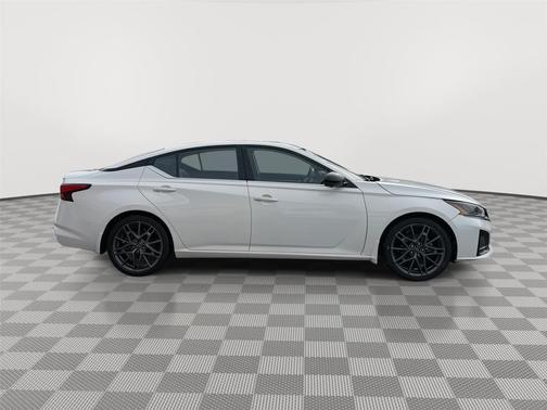 2023 Nissan Altima SR VC-Turbo FWD