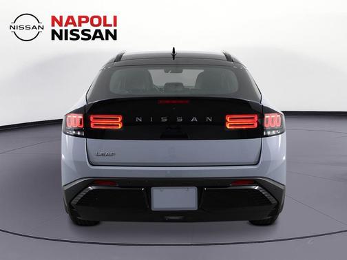 Boulder Gray Pearl/Black 2026 Nissan Leaf PLATINUM+