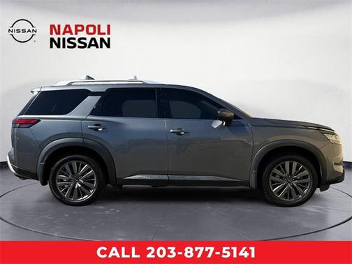 2022 Nissan Pathfinder SL 4WD