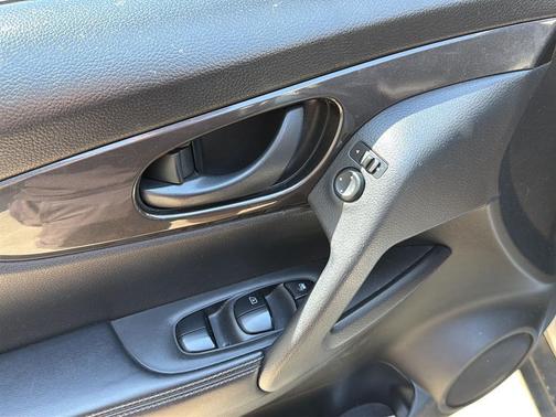 Brilliant Silver Metallic 2019 Nissan Rogue S