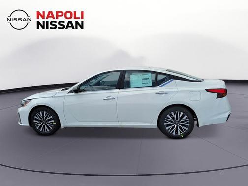 Pearl White Tricoat 2026 Nissan Altima SV FWD